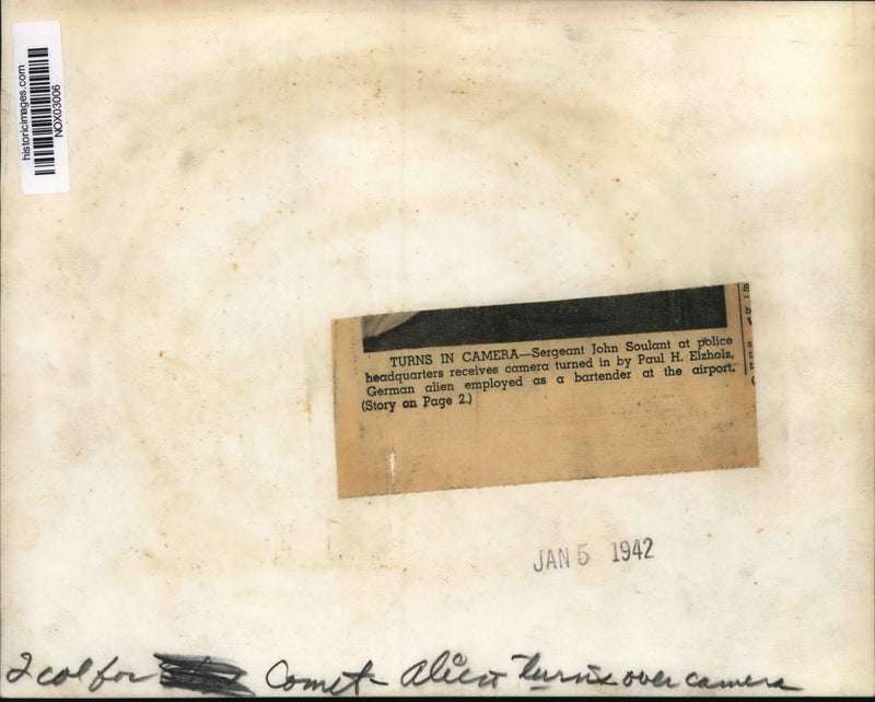 Load image into Gallery viewer, 1942 Press Photo Sergeant John Soulant receives camera from German Paul Elzholz.
