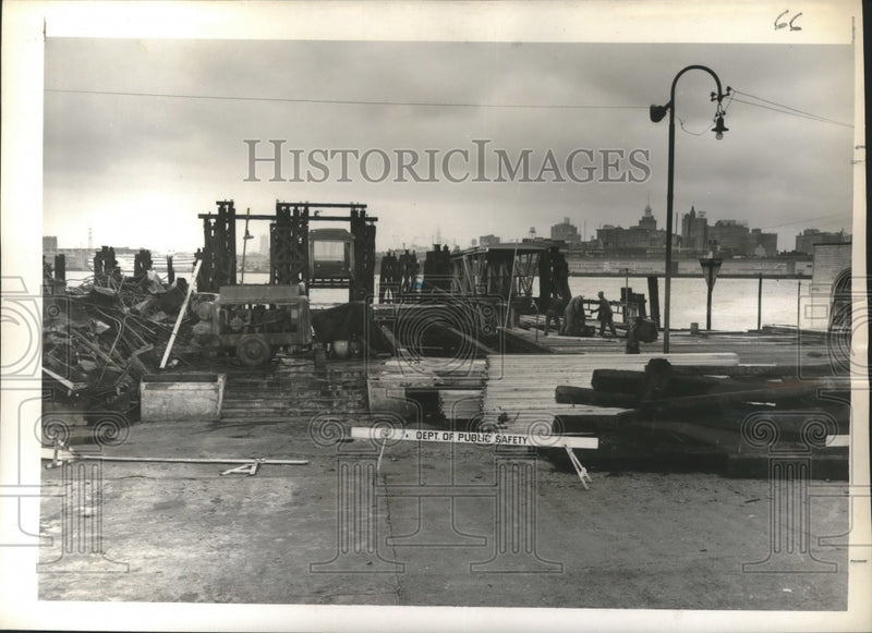 Load image into Gallery viewer, 1952 Press Photo New Orleans - Crew Repairs Algiers Ferry Landing After Fire
