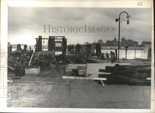 1952 Press Photo New Orleans - Crew Repairs Algiers Ferry Landing After Fire