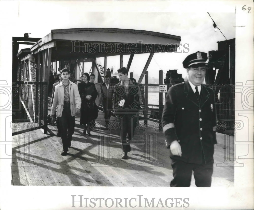 1952 Press Photo First people off the newly restored Algiers ferry boat.