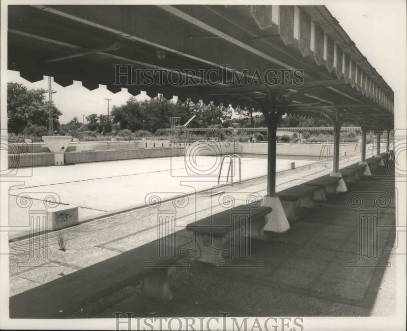 Load image into Gallery viewer, 1968 Press Photo View of the Audubon Park swimming pool. - nox03044
