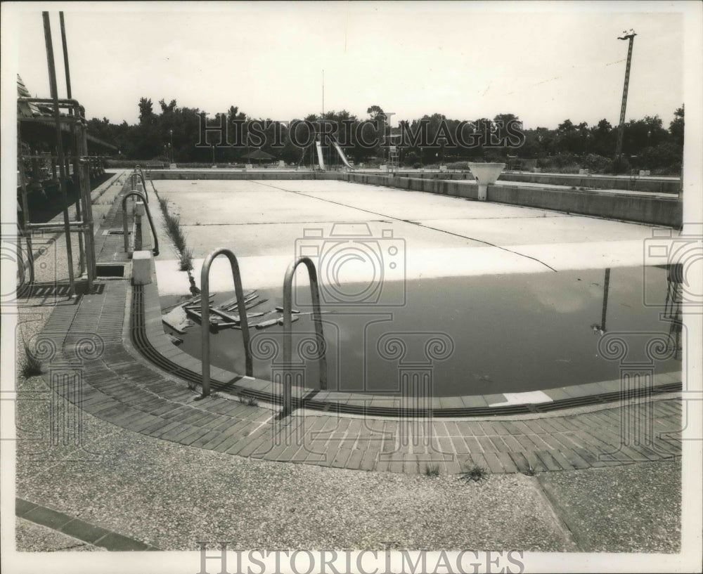 1968 Press Photo View of the empty pool at Audubon Park. - nox03046- Historic Images