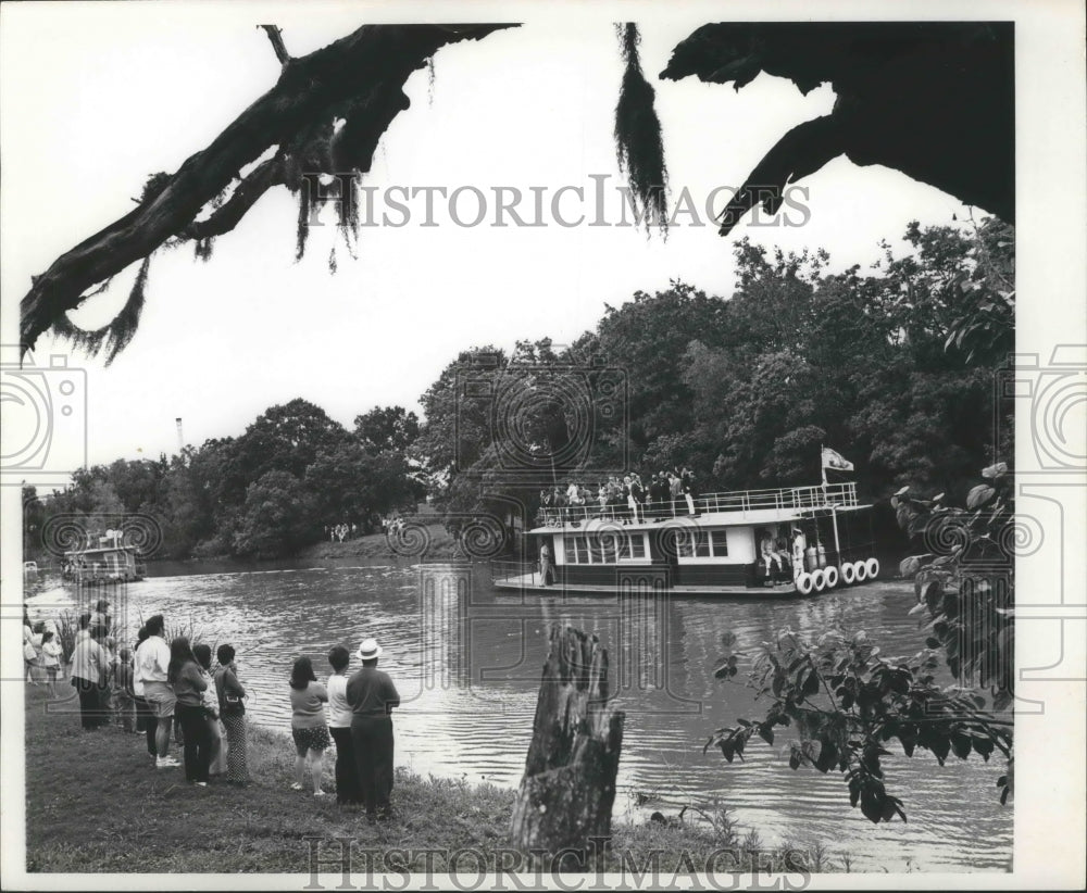 1972 Press Photo View of the Bayou Parade at Bayou Teche. - nox03110