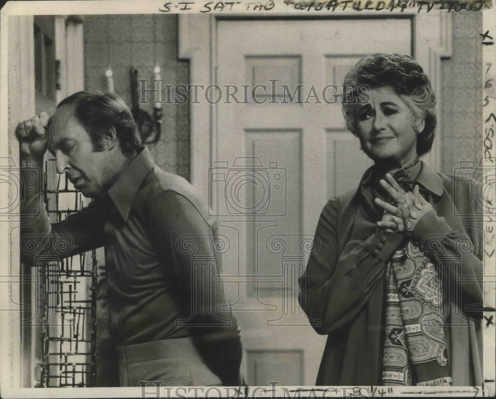 1975 Press Photo Conrad Bain and Beatrice Arthur in &quot;Maude&quot; - nox03174- Historic Images