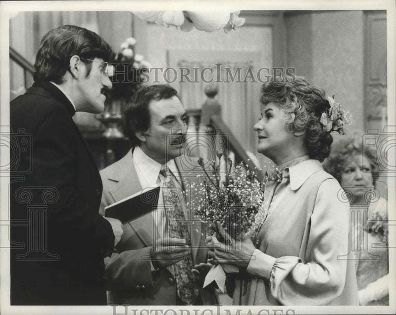 Load image into Gallery viewer, 1975 Press Photo Beatrice Arthur, Bill Macy, and Paul Benedict in Maude
