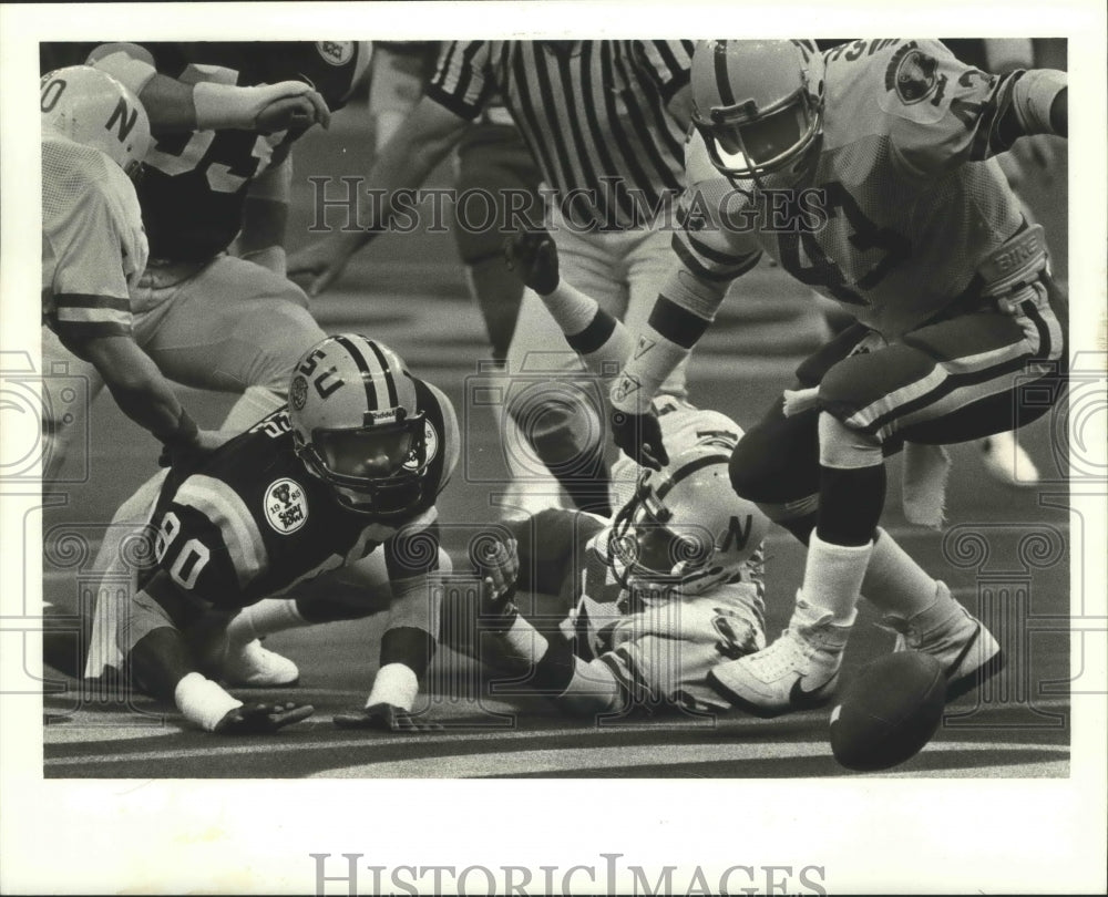 1985 Press Photo Sugar Bowl-Rogie Magee scrambles for fumbled ball - nox03350- Historic Images