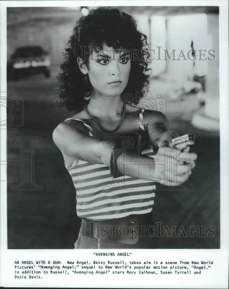 Press Photo Betsy Russell takes aim in Avenging Angel - nox03393
