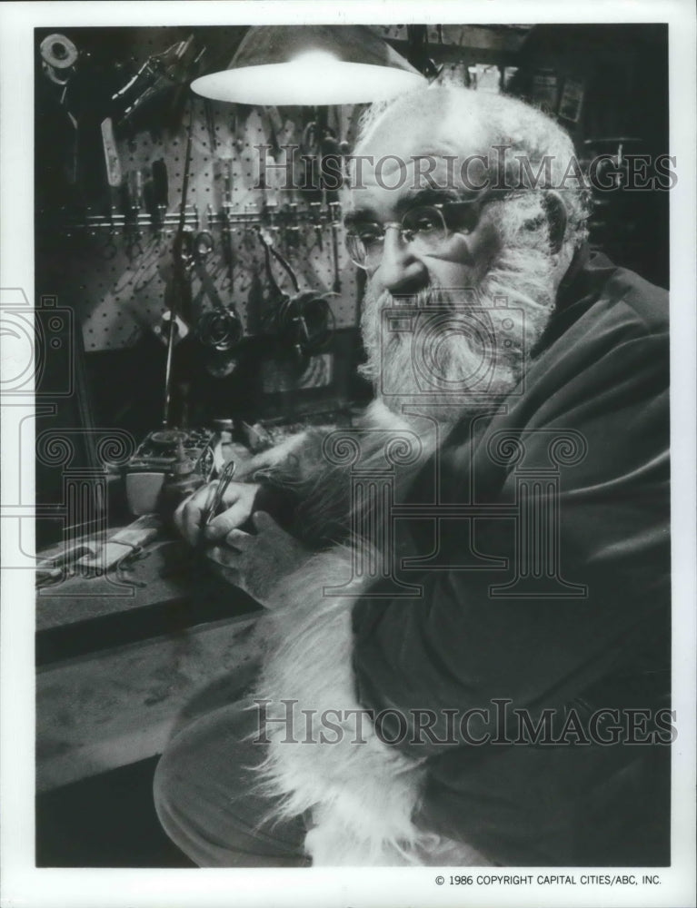 1986 Press Photo Ed Asner stars in The Christmas Star, on ABC. - nox03452