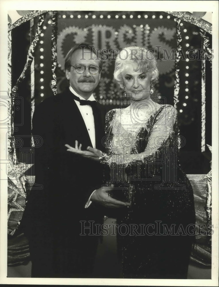 Load image into Gallery viewer, 1989 Press Photo Martin Mull &amp; Beatrice Arthur host the Circus of the Stars.
