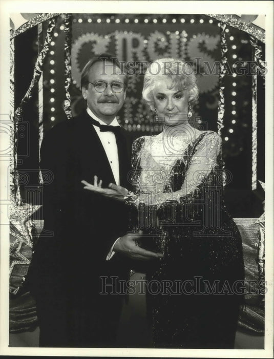 1989 Press Photo Martin Mull & Beatrice Arthur host the Circus of the Stars.