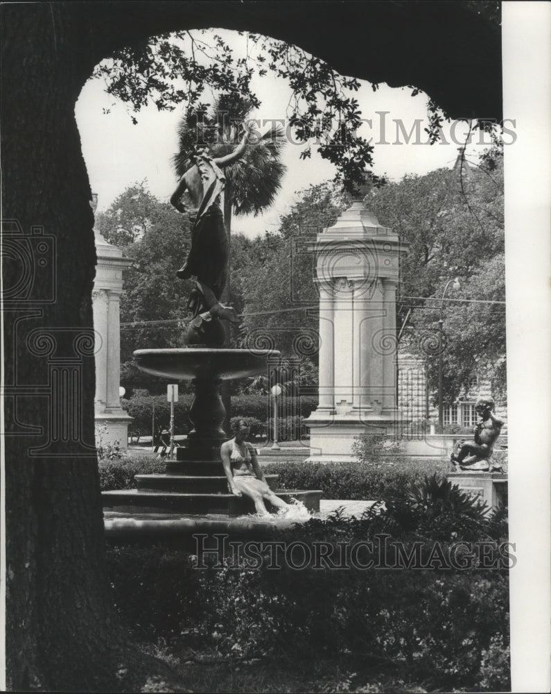 1977 Press Photo View of the statues and fountains at Audubon Park, New Orleans.- Historic Images