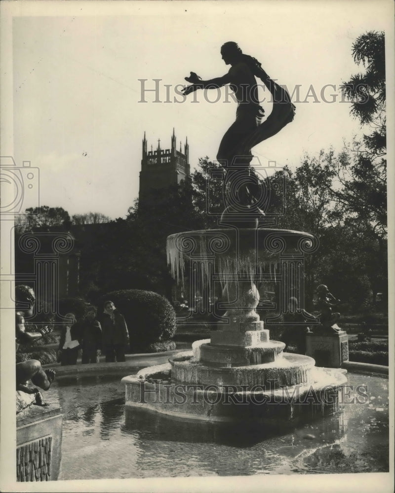1948 Press Photo View of a fountain at Audubon Park in New Orleans, Louisiana.