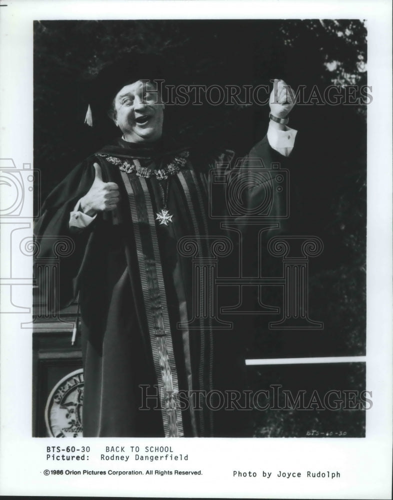 1986 Press Photo Rodney Dangerfield stars in Back to School. - nox03617