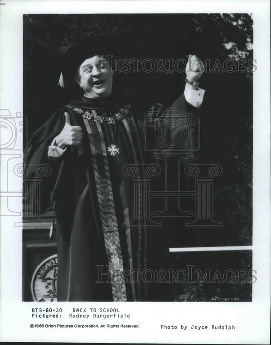 1986 Press Photo Rodney Dangerfield stars in Back to School. - nox03617