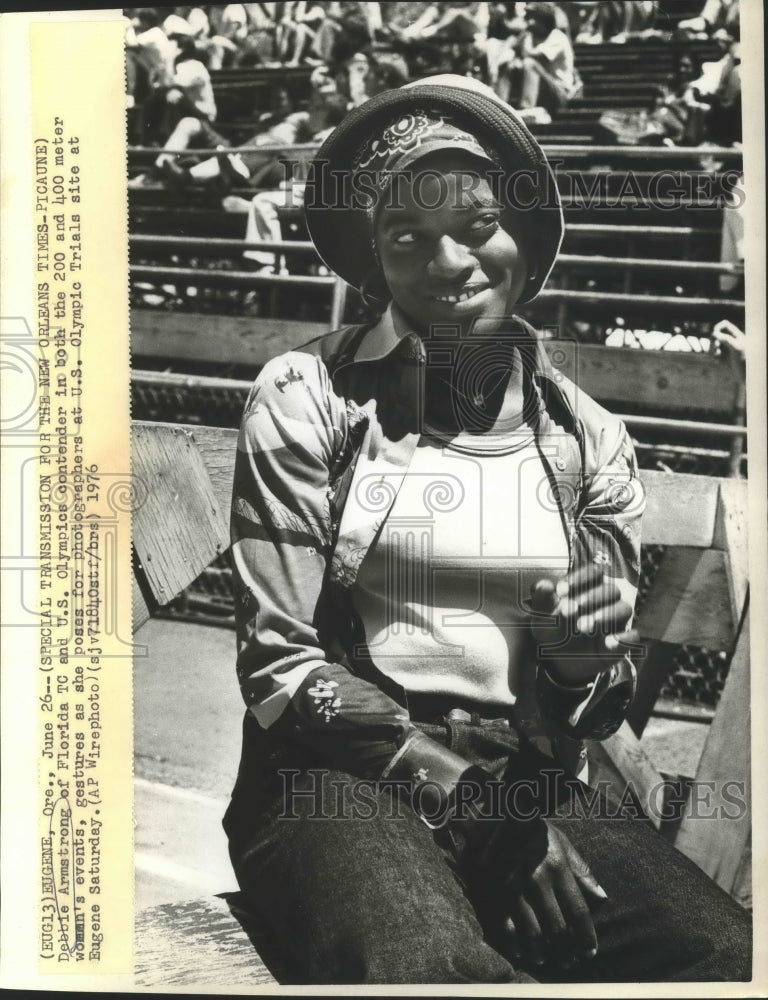 Load image into Gallery viewer, 1978 Press Photo Debbie Armstrong gestures as she poses for photos - nox03661
