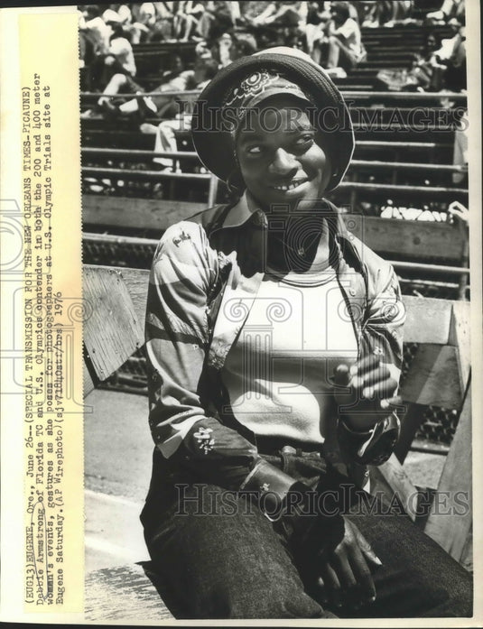 1978 Press Photo Debbie Armstrong gestures as she poses for photos - nox03661