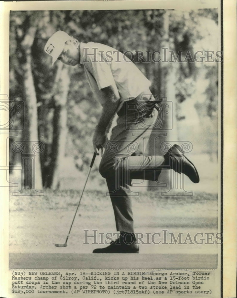 1970 Press Photo Golfer George Archer gets a birdie at the New Orleans Open.- Historic Images