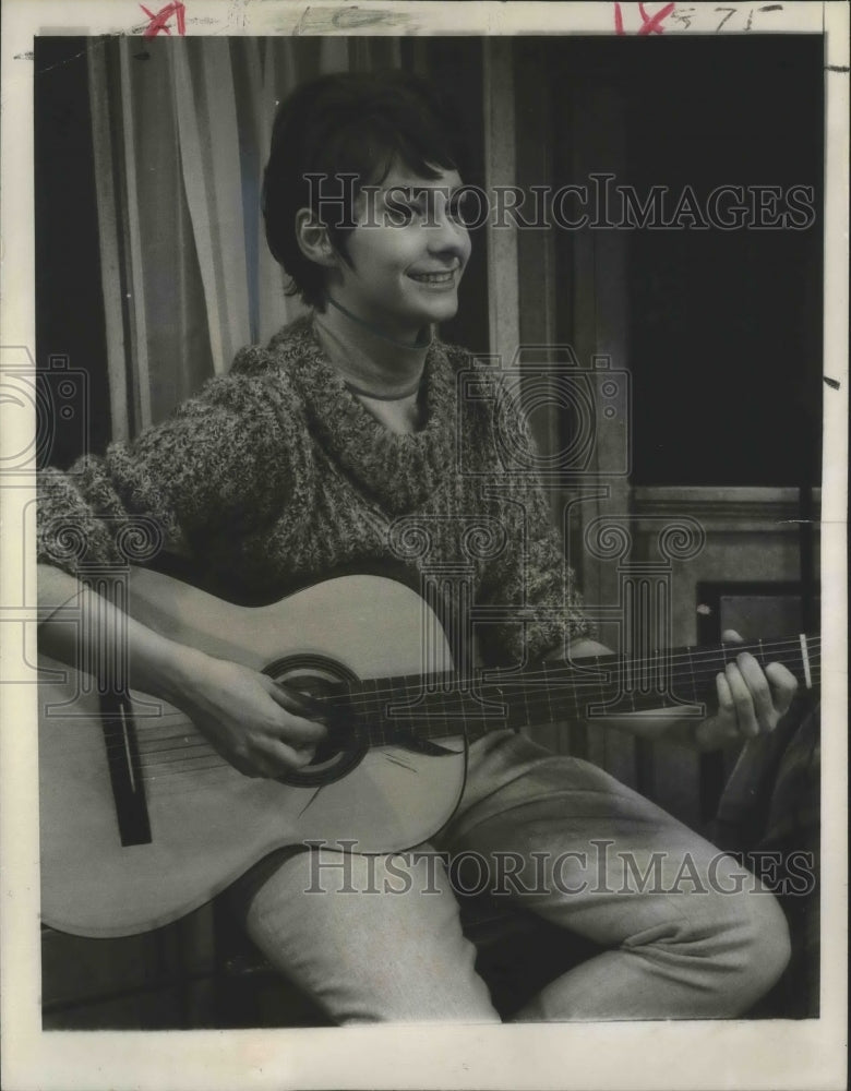 1962 Press Photo Broadway actress Elizabeth Ashley during interview in New York.- Historic Images