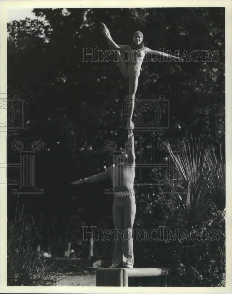 1978 Press Photo Acrobats Igor Ashkinazi and Stacey Tutton. - nox03695- Historic Images