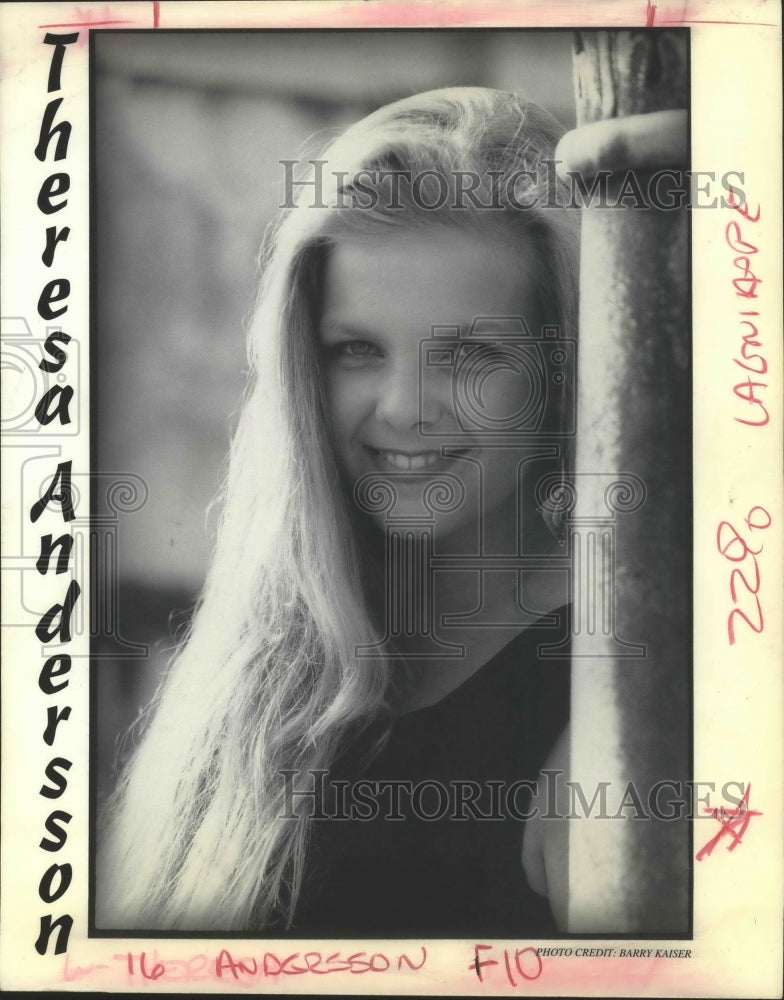 1992 Press Photo Theresa Anderson headshot by wall - nox03709- Historic Images