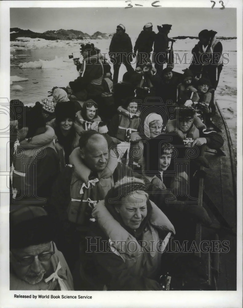 1968 Press Photo Tourists on a Argentine Navy transport arrives in Antarctica.