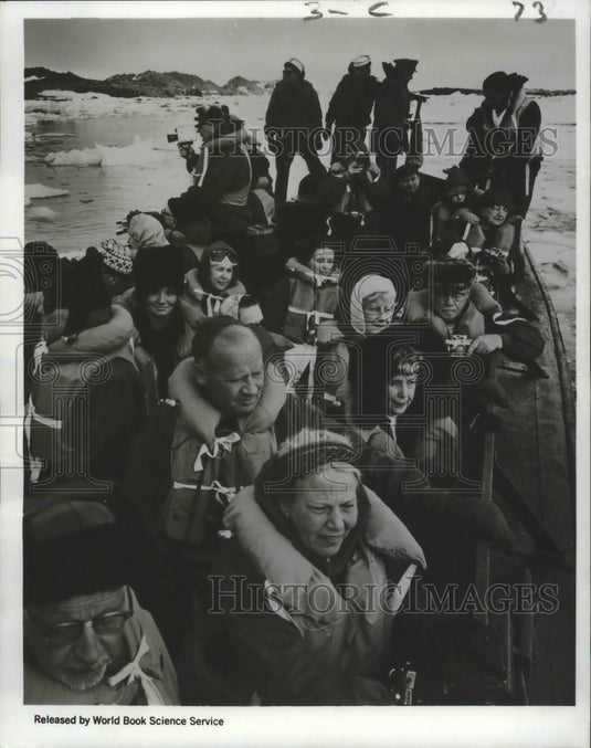 1968 Press Photo Tourists on a Argentine Navy transport arrives in Antarctica.