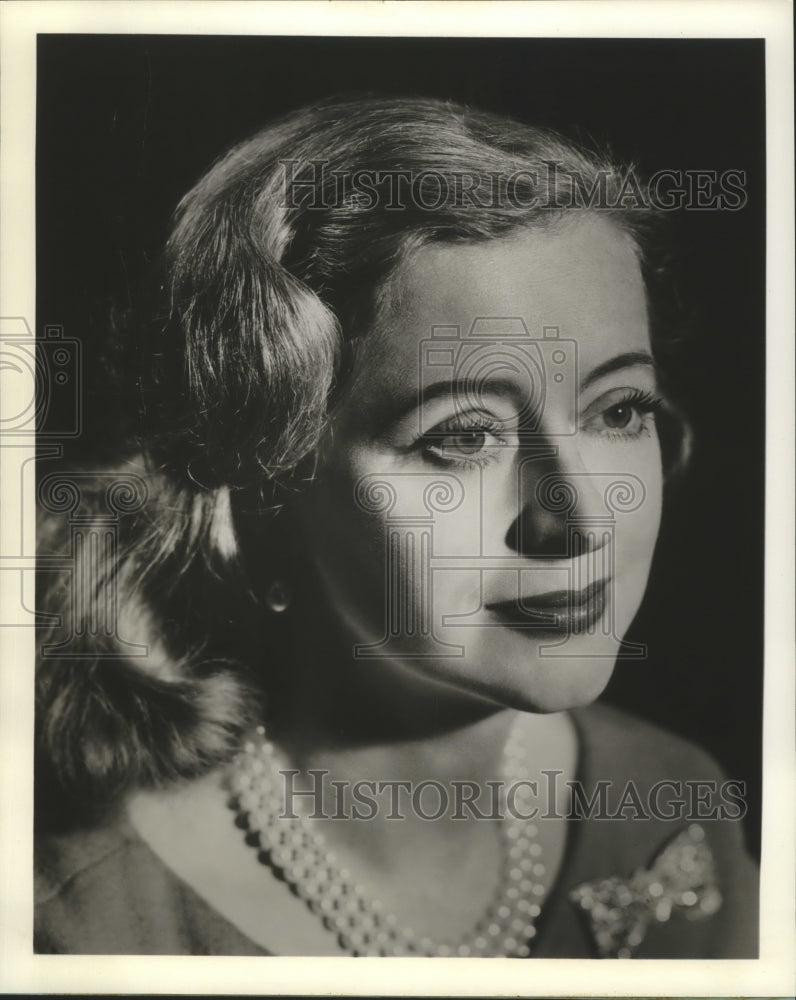 1963 Press Photo Evelyn Anthon, Author of Clandara - nox03746