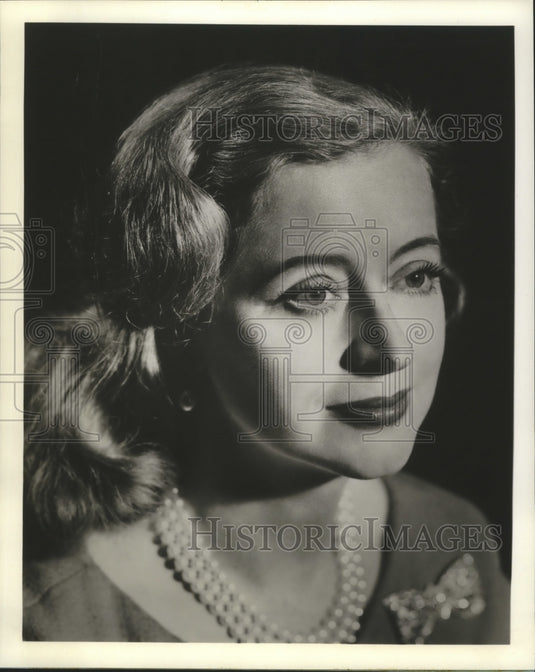 1963 Press Photo Evelyn Anthon, Author of Clandara - nox03746