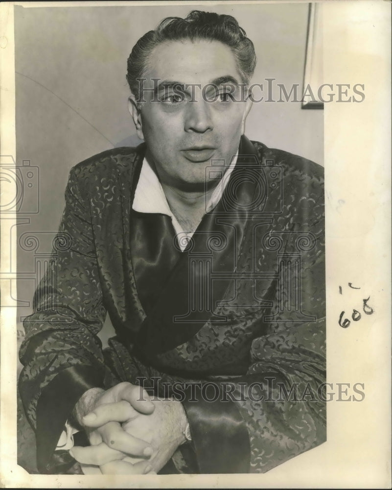1957 Press Photo Actor Robert Alda, father of Alan Alda. - nox03828