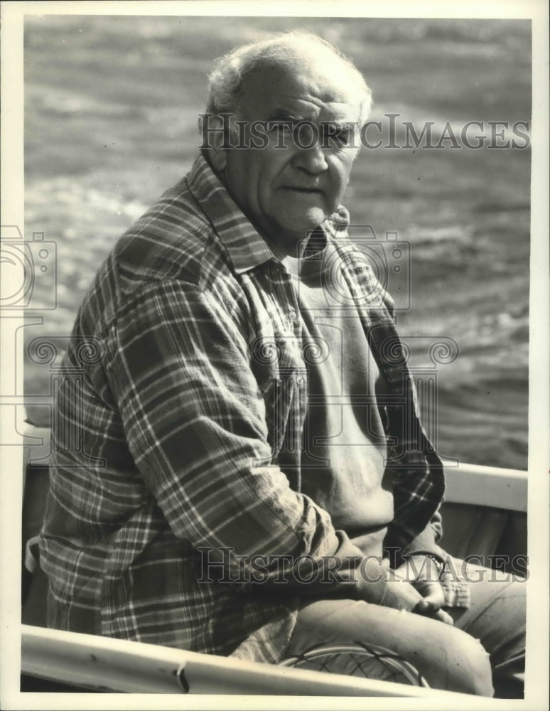 1988 Press Photo Edward Asner stars in Vital Signs, on CBS. - nox03841