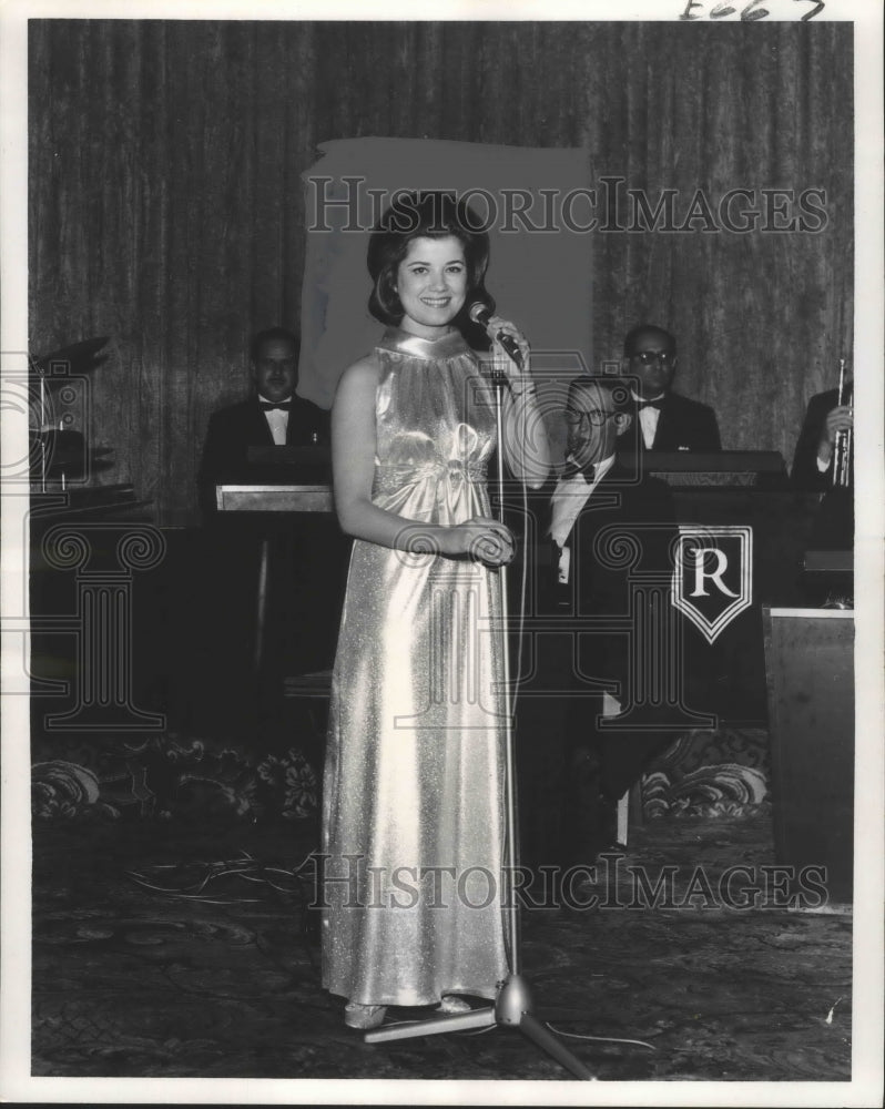 Load image into Gallery viewer, 1967 Press Photo Singer Patricia Arneli Will Appear in The Biggest Show In Town
