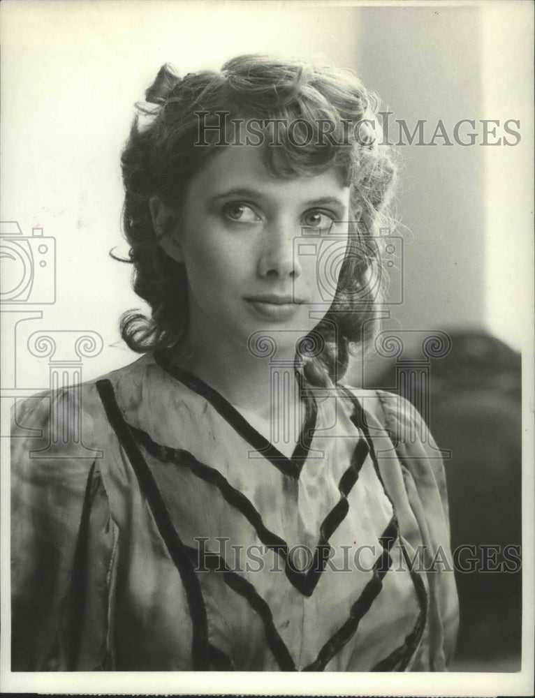 1985 Press Photo Rosanna Arquette stars in The Wall, on CBS. - nox03893
