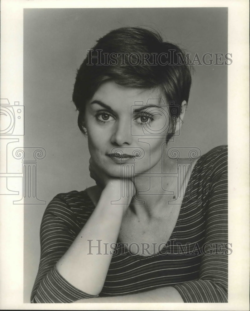 1982 Press Photo Linda Arkin hosts Alive and Well, on USA. - nox03952