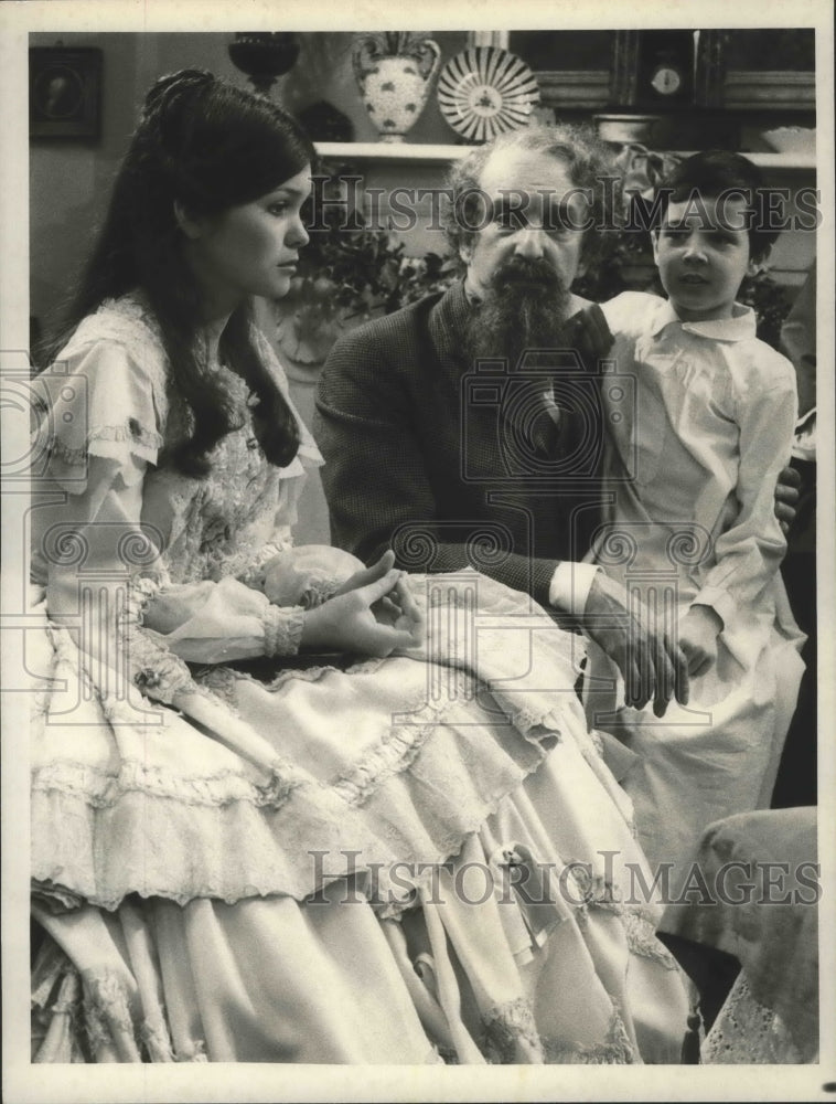 1978 Press Photo Valerie Bertinelli &amp; Alan Badel in Secret of Charles Dickens.- Historic Images