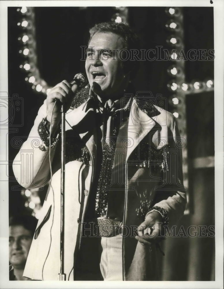 1976 Press Photo Hoyt Axton guest stars on McCloud, on NBC. - nox03983- Historic Images