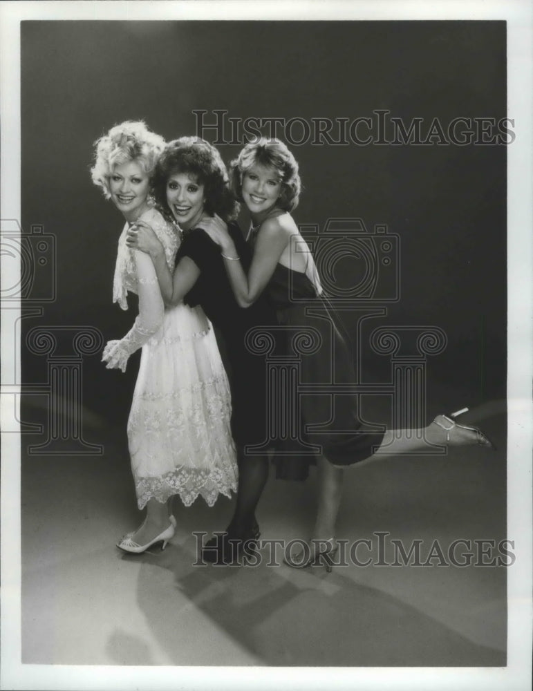 1983 Press Photo Rachel Dennison, Rita Moreno &amp; Leah Ayres in 9 to 5.- Historic Images