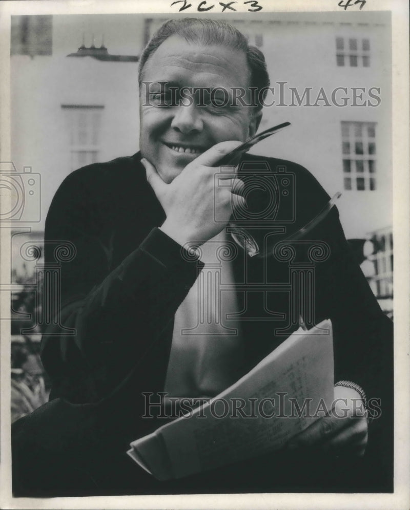 Load image into Gallery viewer, 1968 Press Photo Richard Attenborough, actor. - nox04124
