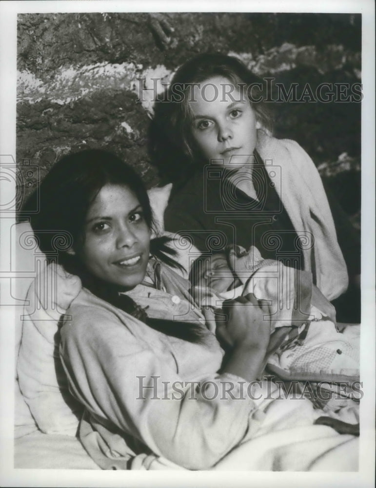 1978 Press Photo Cynthia Avila and Linda Purl star in The Young Pioneers.