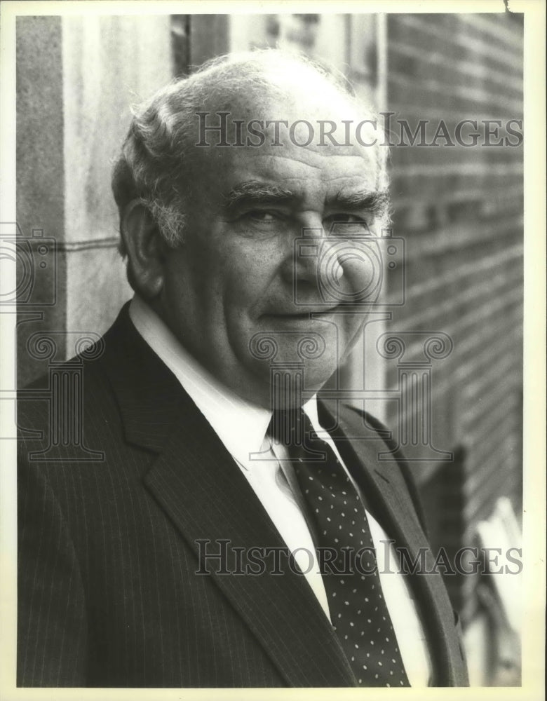 1987 Press Photo Ed Asner stars in The Bronx Zoo, on NBC. - nox04159- Historic Images