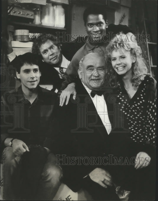 1987 Press Photo Ed Asner, Faith Ford and the cast of The Popcorn Kid, on CBS.
