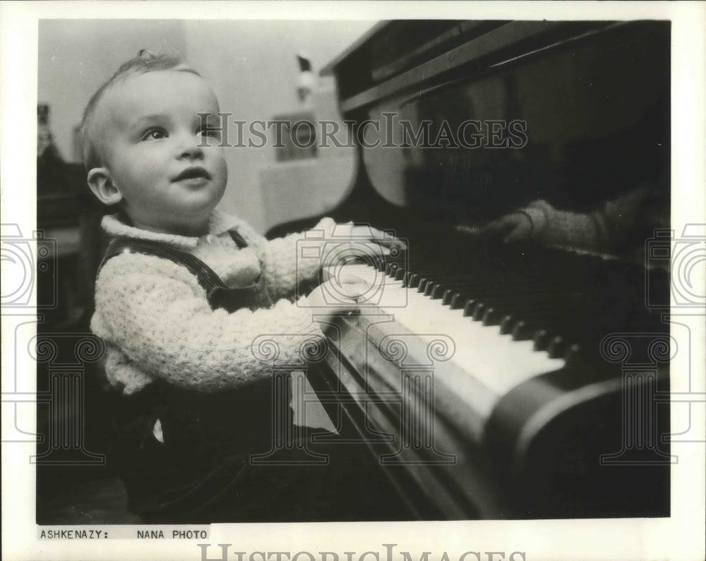 1963 Press Photo Vladimir Ashkenazy Jr., son of famed Russian pianist.