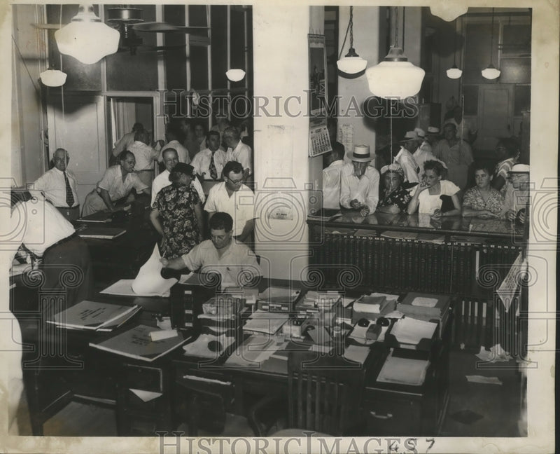 Load image into Gallery viewer, 1951 Press Photo Property owners crowd the Assessors' Office in Orleans Parish.
