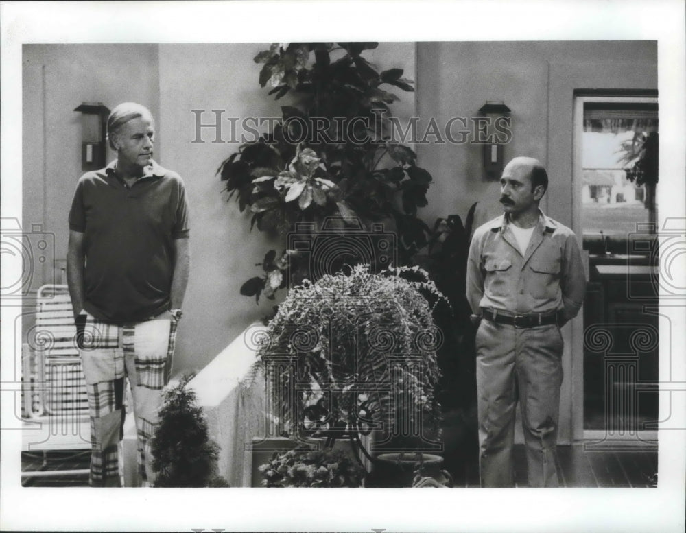 1989 Press Photo McLean Stevenson & Luis Avalos in Condo - nox04217