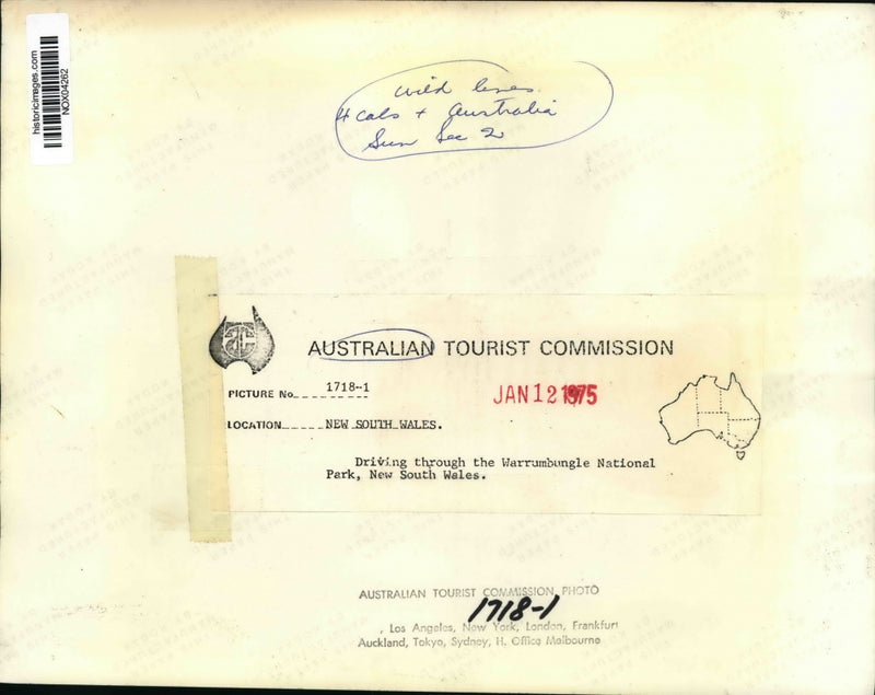 Load image into Gallery viewer, 1975 Press Photo Driving through the Warrumbungle National Park, New South Wales

