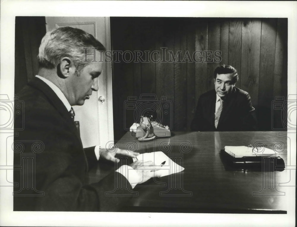 1971 Press Photo Correspondent Frank Reynolds and Rep. Herman Badillo on ABC.