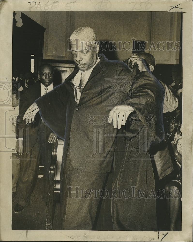 1969 Press Photo Judge Israel M. Augustine Jr. at Swearing In Ceremony