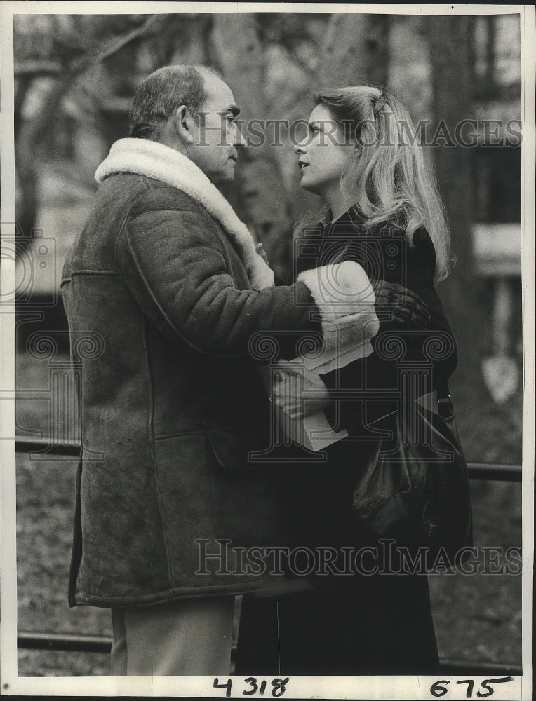 1981 Press Photo Edward Asner &amp; Meredith Baxter Birney in The Family Man- Historic Images