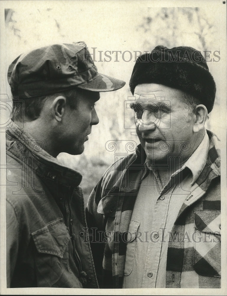 1981 Press Photo Ed Asner &amp; Ed Harris in Scene From Lou Grant - nox04484- Historic Images