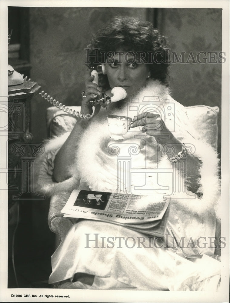 1990 Press Photo Elizabeth Ashely in Scene from Evening Shade- Historic Images