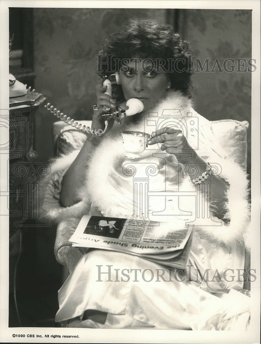 1990 Press Photo Elizabeth Ashely in Scene from Evening Shade- Historic Images
